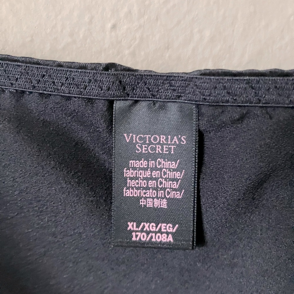 VICTORIA SECRET Elegant Black Lace Trim Chemise - Picture 2 of 8